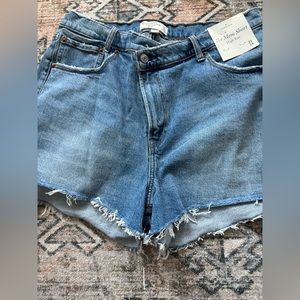 💥NWT💥 Abercrombie Curve Love High Rise Mom Shorts